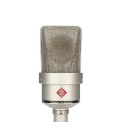 El Neumann TLM 103, a menudo considerado el micrófono más caro del mundo por su calidad, captura cada matiz.