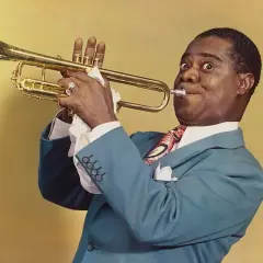 Louis Armstrong, con su trompeta dorada, nos regala una sonrisa y un pañuelo blanco, un detalle curioso del jazz.