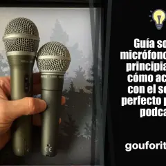 Mano sujeta dos micrófonos, mostrando sus partes. Guía para principiantes sobre cómo elegir el micrófono ideal para tu podcast.