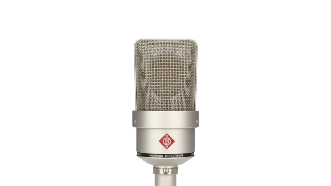 El Neumann TLM 103, a menudo considerado el micrófono más caro del mundo por su calidad, captura cada matiz.