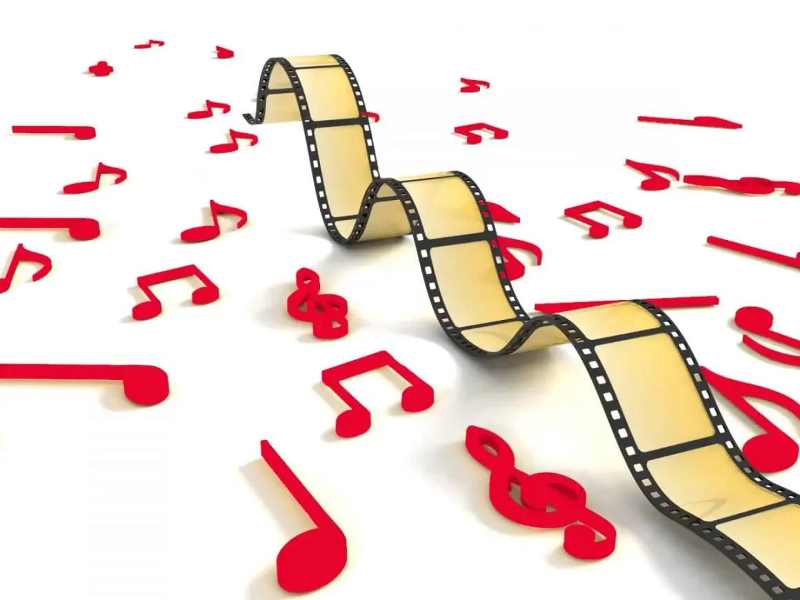 Una película se entrelaza con notas musicales rojas, ilustrando cómo es la música incidental, que acompaña y realza la narrativa visual.