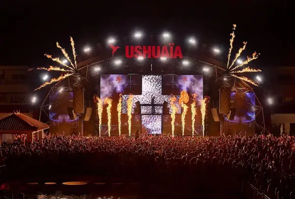 Martin Garrix enciende Ushuaïa con pirotecnia y una multitud vibrante.