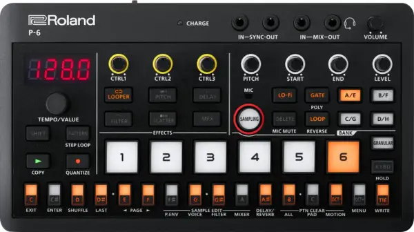 Roland P-6 con botón "SAMPLING" resaltado, un sampler que permite crear música.